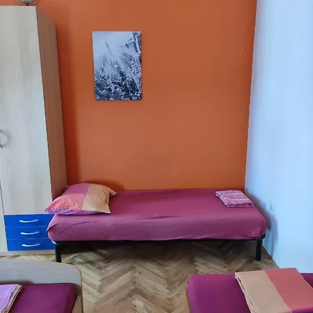 Eros Gostinjska kuća 2*