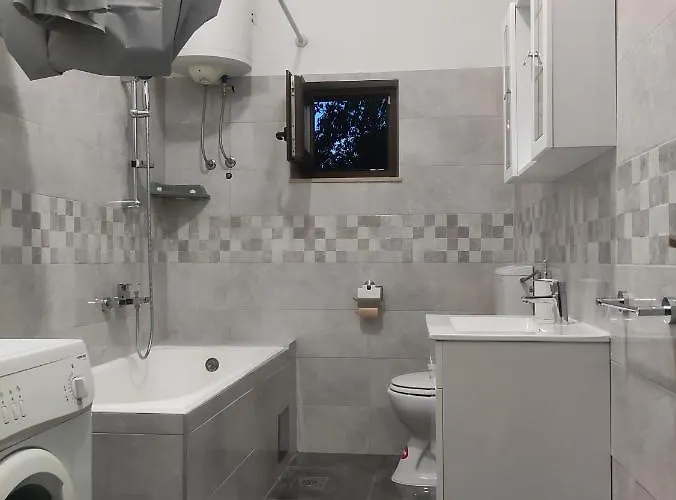 Eros بيت ضيافة سبليت