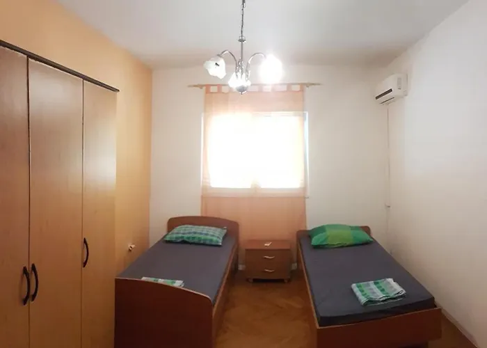 Eros بيت ضيافة سبليت