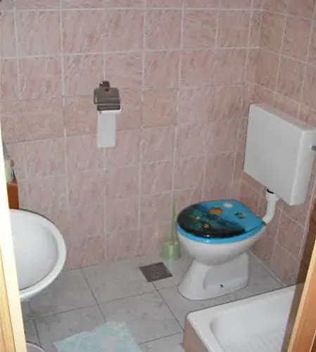 Eros بيت ضيافة سبليت